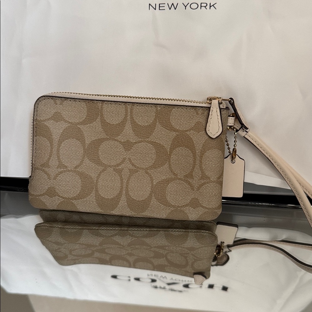 Coach Signature Beige Wristlet Wallet - New - Picture 2 of 8